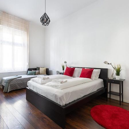 Red Dot One - New Unit In Heart Of Jewish Quarter Appartamento Budapest Esterno foto