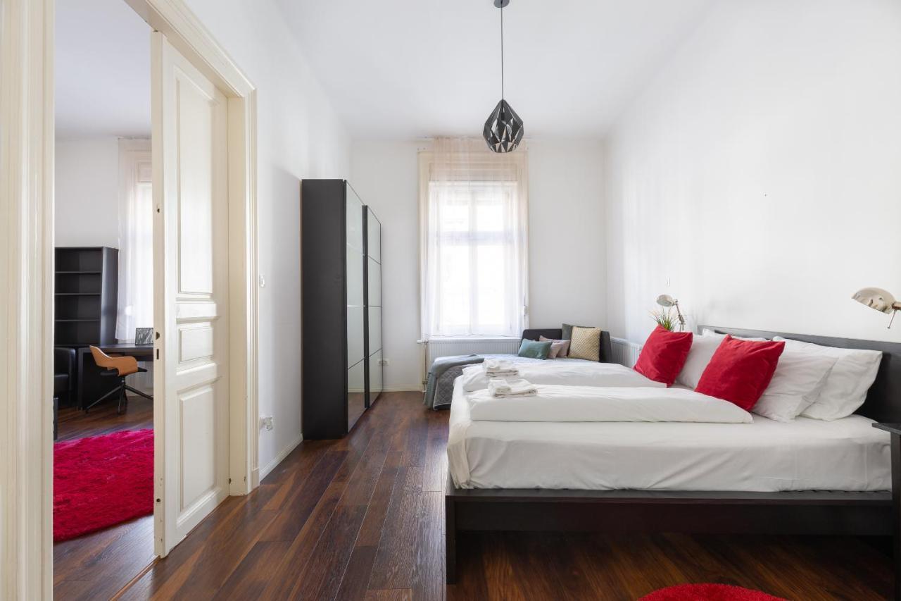 Red Dot One - New Unit In Heart Of Jewish Quarter Appartamento Budapest Esterno foto